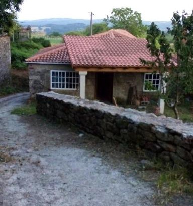 Chantada House | Large Family House with Garden and Mountain View - Lugo