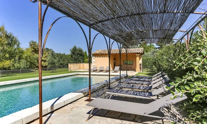 Entraigues-sur-la-Sorgue Other | Large air-conditioned house with heated swimming pool in quiet Provence