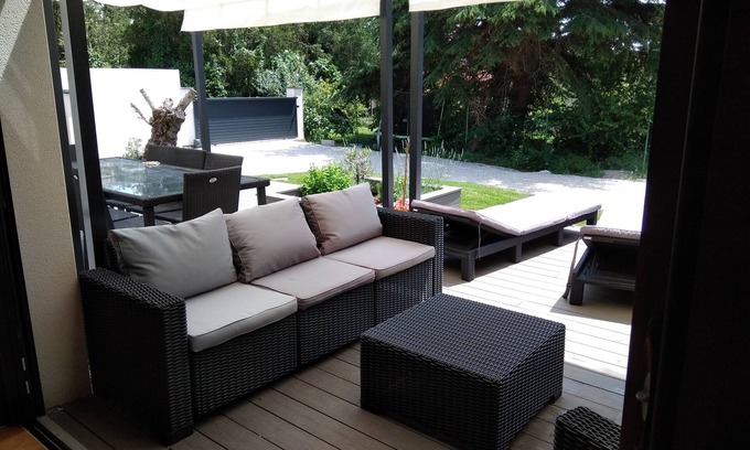 Villefranche-de-Lauragais House | Large family home with pool int + pied à terre "Les filles des jardins"