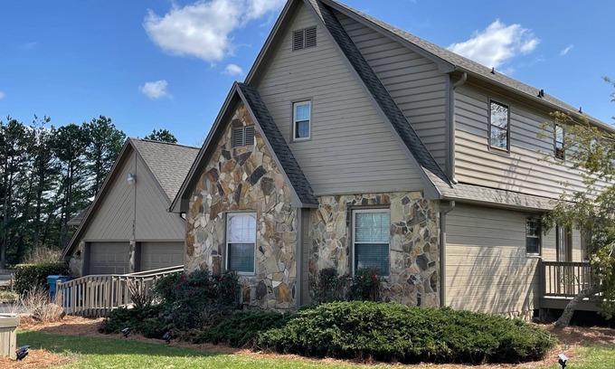High Point House | Large Friendly Home with Lots of Room for Entertaining