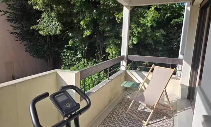Rueil-Malmaison Apartment | Large fully equipped studio with terrace