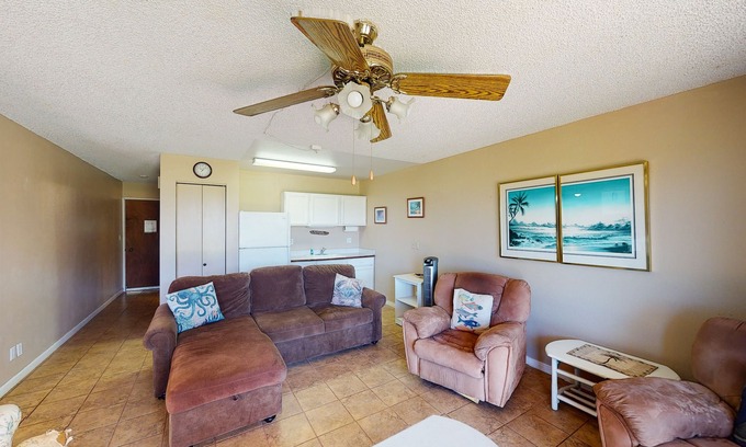 Kaunakakai Condo | Large, ground-floor condo with outdoor pool, grills, full kitchen & WiFi