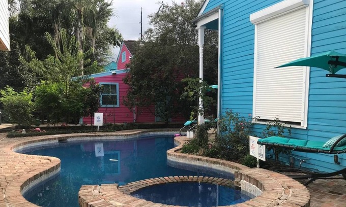 Faubourg Marigny Villa | Large Group? 10 BR! Perfect Location by YouRent