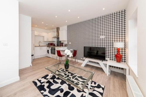 Reading House | Large Groups Stays 12 Beds Whole Building