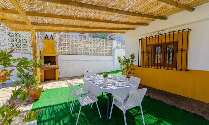 Alcaucin Hotel | Large Holiday Cava in the Natural Park of Sierra Tejeda
