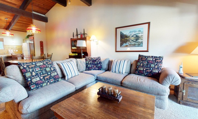 Mammoth Lakes Condo | Large Home with Balcony, Near The Village! Family Friendly Complex Amenities