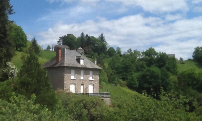 Argentat-sur-Dordogne House | Large house Argentat-sur Dordogne, suitable for fishermen Heating WIFI
