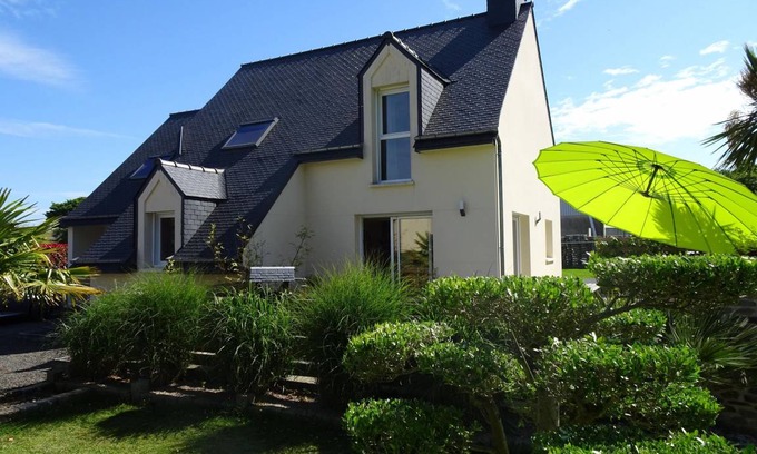 Ploumilliau House | Large house with garden, Ploumilliau