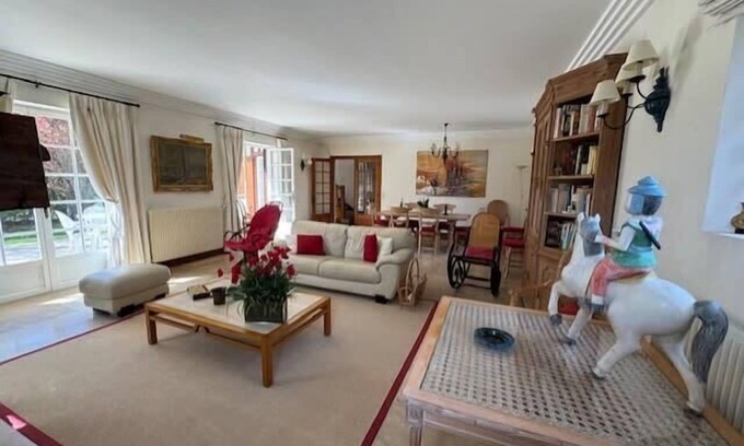 Tourgeville House | Large house with green garden