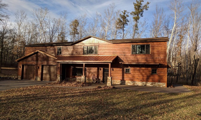 Lake Shore Cabin | Large lake front cabin, has 2 kitchens and comes with a pontoon! Bring the fam!