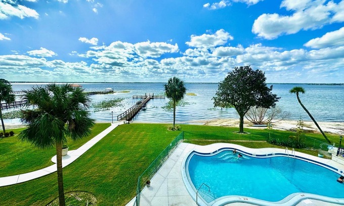 Sebring Condo | Large Lakefront Condo in Downtown Sebring Close To Sebring International Raceway