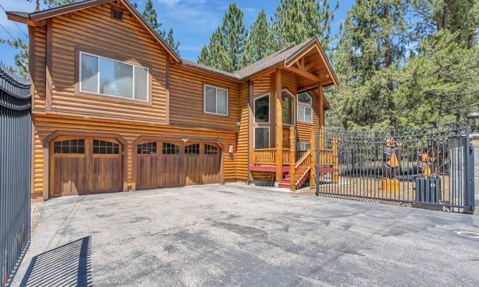 Country Club Estates House | Large Luxury Home Convenient to 3 Ski Resorts! A/C for Summer!