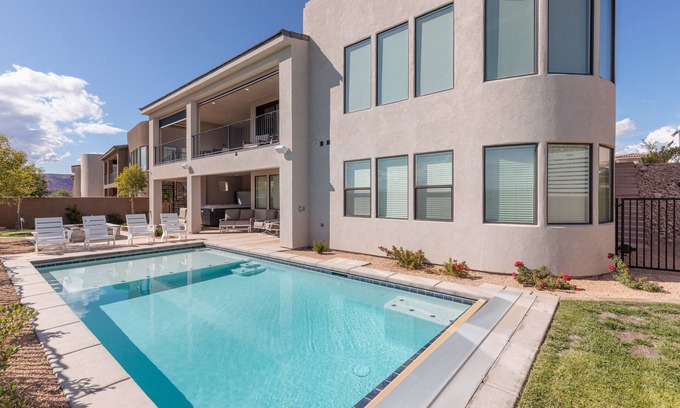 St. George House | Large Luxury Home with Private Pool and Hot Tub *NEW LISTING*