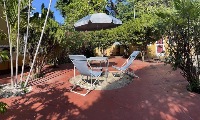 Parera Apartment | Large luxury studio [ no additional fees ]