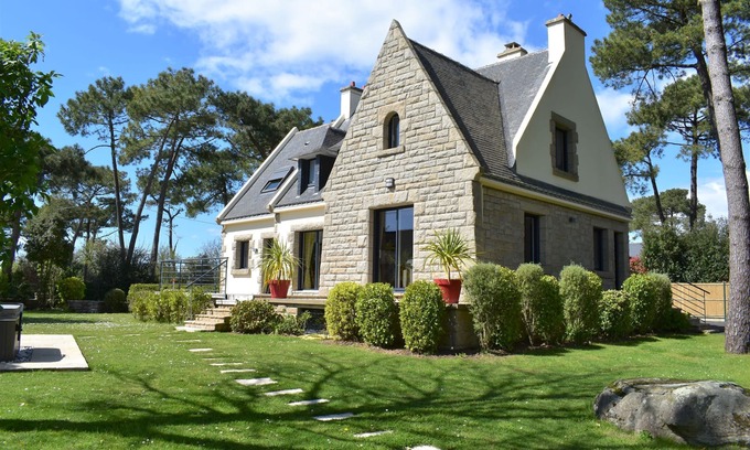 Erdeven House | Large luxury villa with Jacuzzi sleeps 11 near beach Morbihan sud