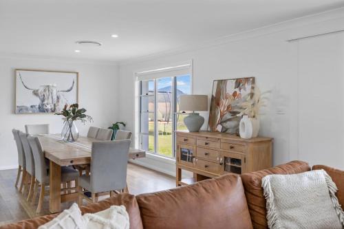 Bombira House | Large Modern home in Mudgee