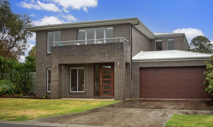 Port Fairy House | Large modern house with enclosed back yard. Short walk to central Port Fairy.