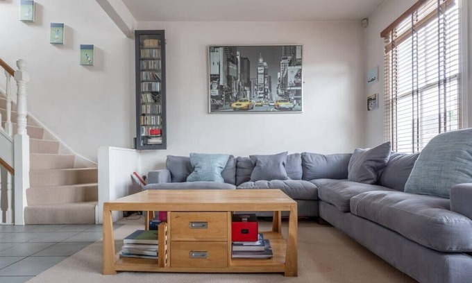 Southfields Apartment | Large Modern Maisonette in Southfields