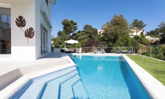 Golfe Juan Villa | Large, quiet Californian villa by the sea