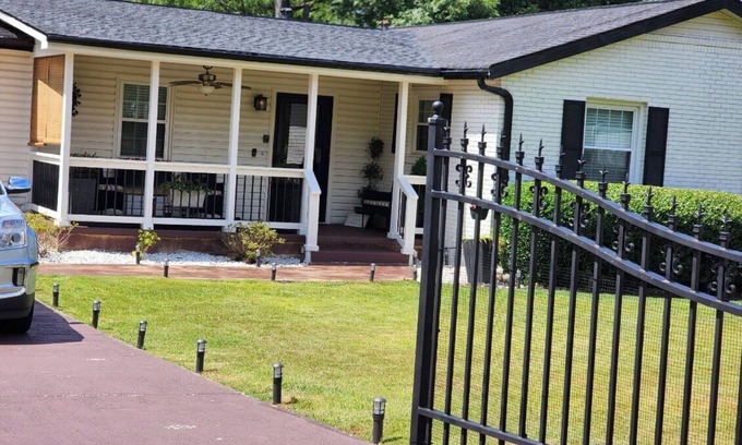 Smyrna House | Large Ranch home w/2 beds/2 living/2bath near Braves Stadium