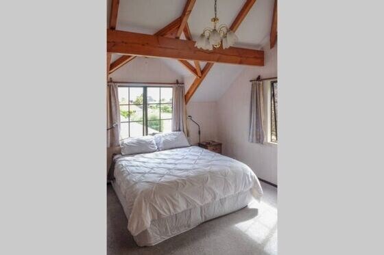 Tauranga House | Large, Relaxed Matua Home