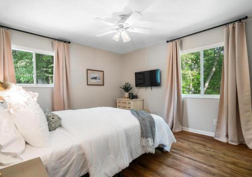 Northwest Akron House | Large Remodeled 4 Bed 3 Bath Secluded With Hot Tub