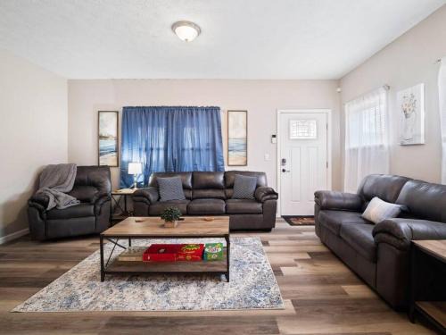 Detroit - Shoreway House | Large Remodeled 4 Bedroom Only 7 Minutes to Downtown