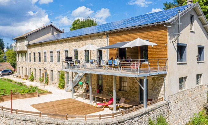 Le Chambon-sur-Lignon Cottage | Large renovated house, billiards, foosball, river view, terrace, various activities
