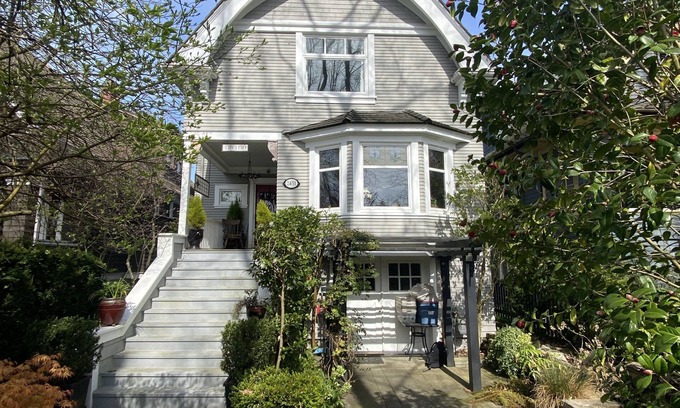 Hastings House | Large Renovated Character Home with 3 beds/2 baths