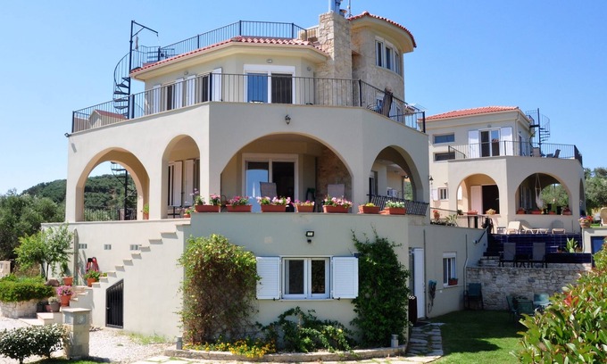 Kissamos Villa | Large Seacoast Villa on Estate in Crete’s Western Olive Region. Avail. Yr-Round.