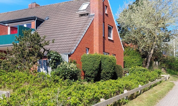 Spiekeroog House | Large semi-detached house with beautiful south-facing terrace and garden and view of the dune