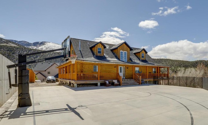 Sterling House | Large Sterling Cabin Less Than 1 Mi to Palisade State Park