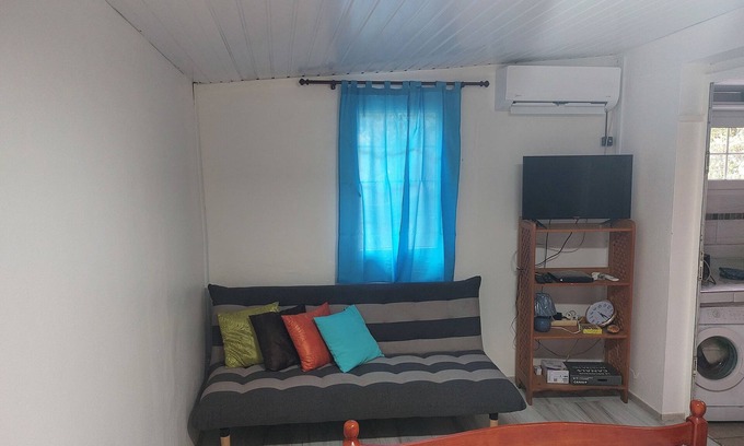 Le Lamentin House | Large studio