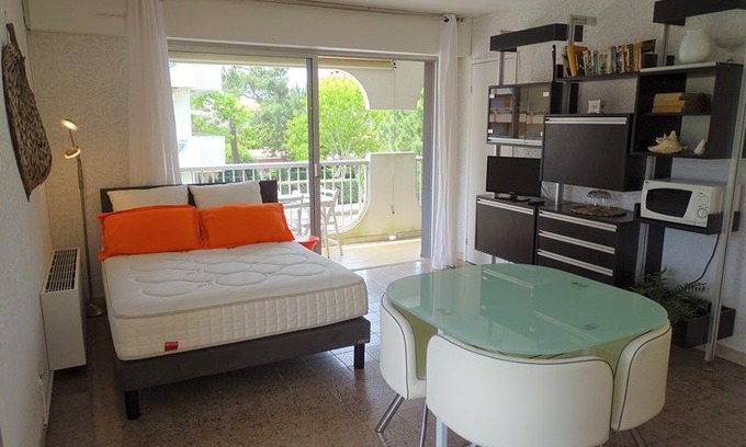 Arcachon Apartment | LARGE STUDIO NEAR BEACH AND SHOPS