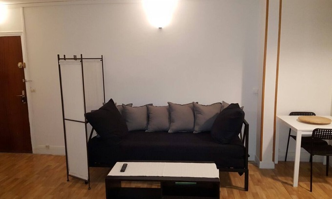Trappes Apartment | large studio near station / leisure center of St Quentin and Versailles