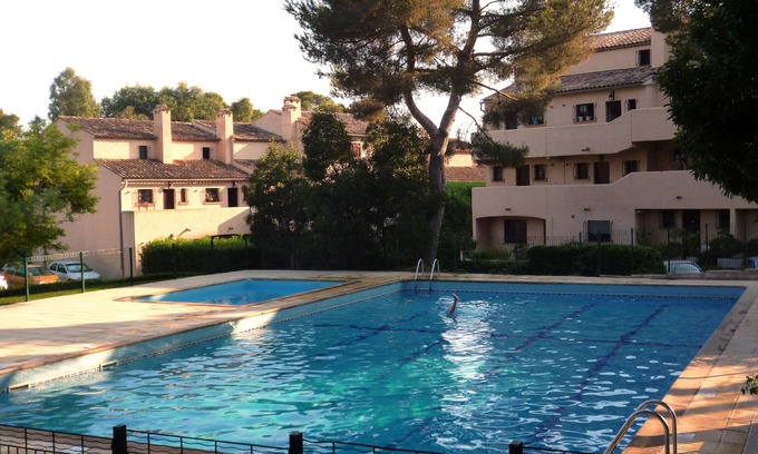 Boulouris-sur-Mer Apartment | large studio on the ground floor with terrace & swimming pool 500 m from the sea