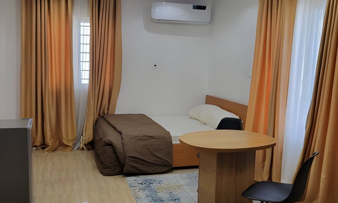 Abuja Apartment | Large studio with AC and WiFi in delightful Abuja