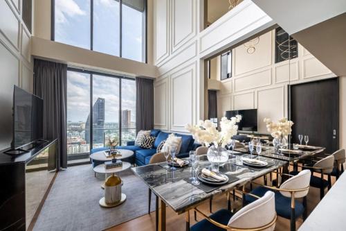 Khlong Tan Apartment | Large Super Luxury 2 bedroom Phrom Phrong Central Bangkok sleeps 6