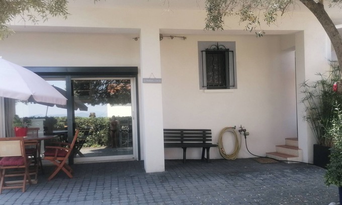 La Ciotat Apartment | Large T2 in villa with sea view and spa not overlooked