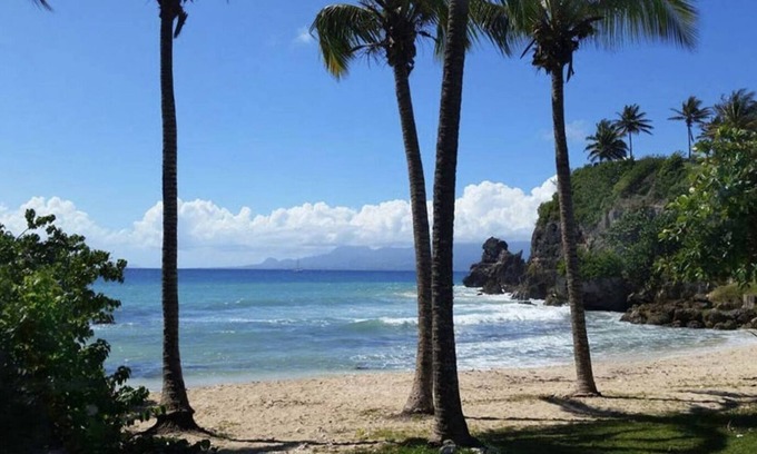 Dampierre Apartment | Large T2 not overlooked with direct beach access.