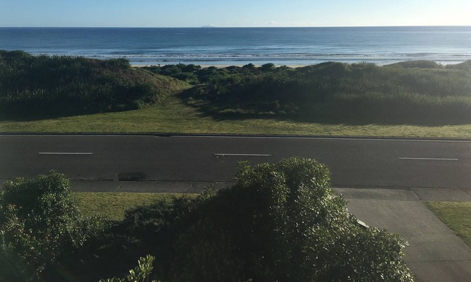 Ohope House | Large three storey bach on ocean road