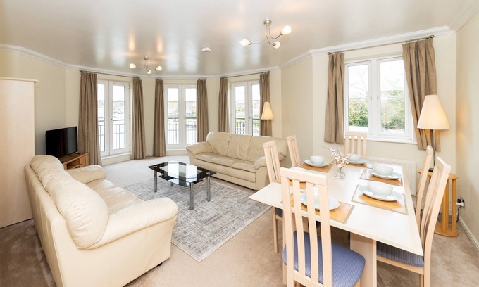 Reading Apartment | Large & Tranquil Riverside Flat with Thames Views - Pass the Keys