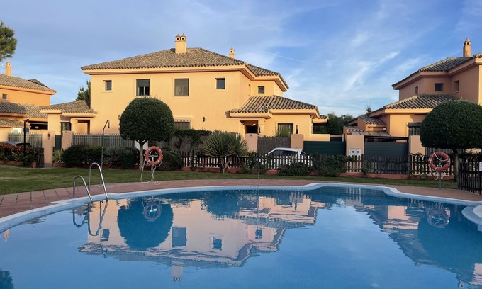 El Puerto de Santa Maria House | Large villa in Vistahermosa near Puerto Sherry Marina with pool sleeps 15