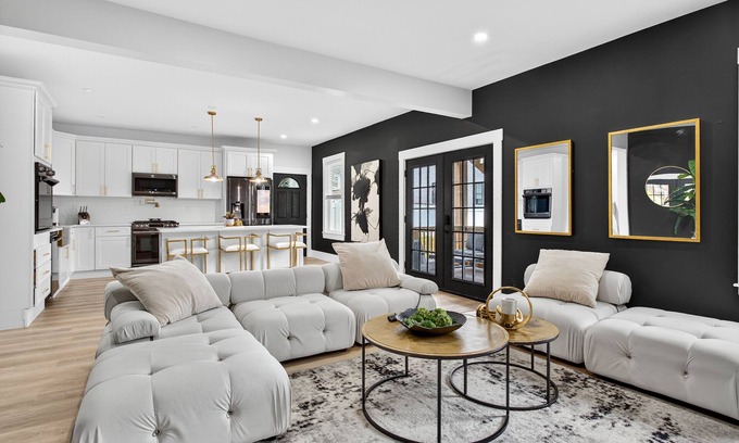 Southern Mattapan Condo | Large victorian home 15 mins from downtown lots of local restaurants and bars