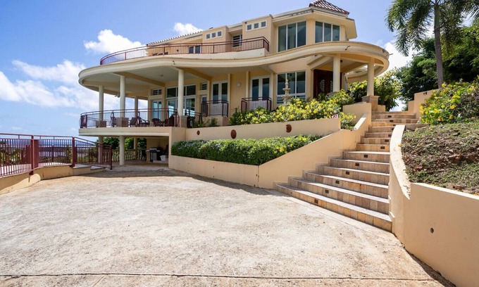 Quebrada Fajardo Apartment | Large Villa Claramar