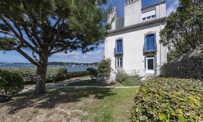 Ile-aux-Moines Villa | Large waterfront house on a car-free island
