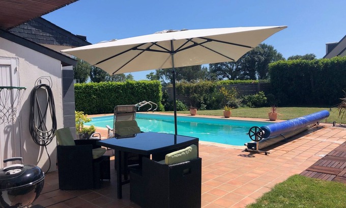 Arradon House | Large, well-appointed house with garden&pool close to the sea and shops