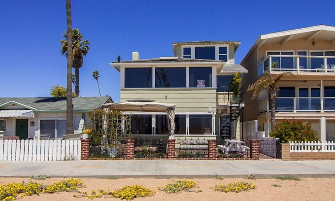 Balboa Peninsula House | Largest Oceanfront Rental in Newport Beach - Right on Boardwalk