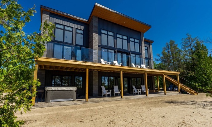 Northern Bruce Peninsula Cottage | Largest Private Beachfront in Bruce Peninsula with Hottub!