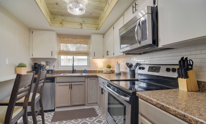 Largo Cottage | Largo Vacation Rental Home w/Large Yard!